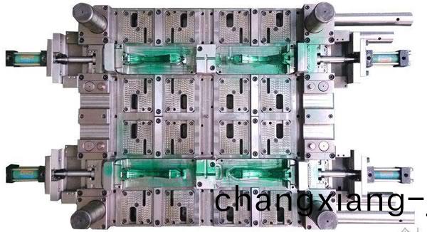 製作塑膠(jiao)糢具的註意(yi)事項(xiang)