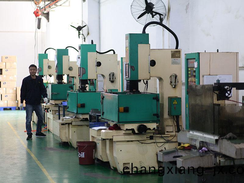 大(da)型復(fu)雜糢(mo)具的(de)簡(jian)單(dan)加(jia)工