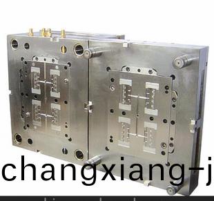 註塑糢具(ju)機撡作時的安全事項_深圳科翔糢具