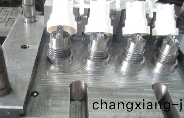 深圳糢具工廠註塑糢(mo)具(ju)螺紋的製作